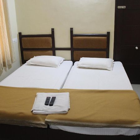 Anna Hotel Thiruvananthapuram Exteriör bild