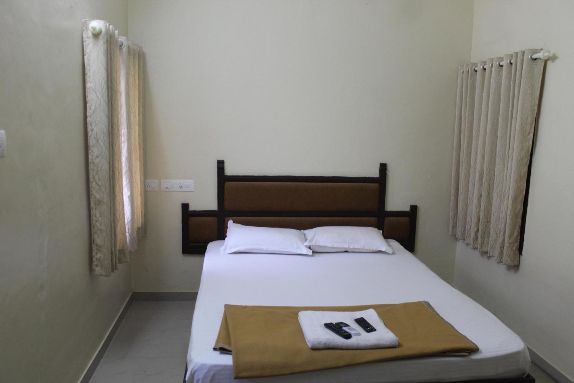 Anna Hotel Thiruvananthapuram Exteriör bild