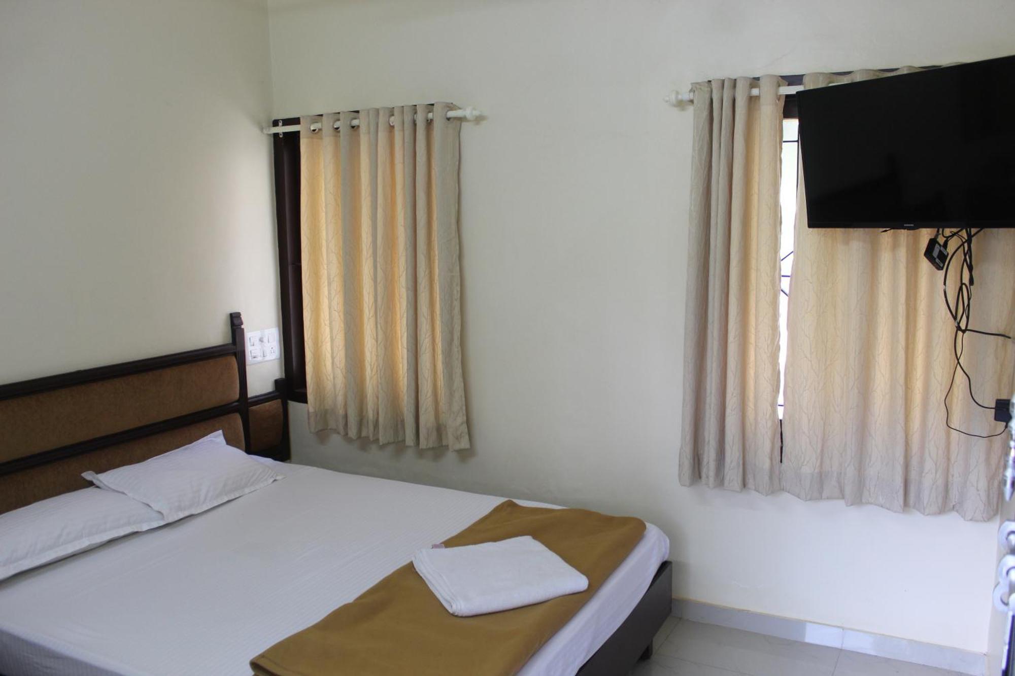 Anna Hotel Thiruvananthapuram Exteriör bild
