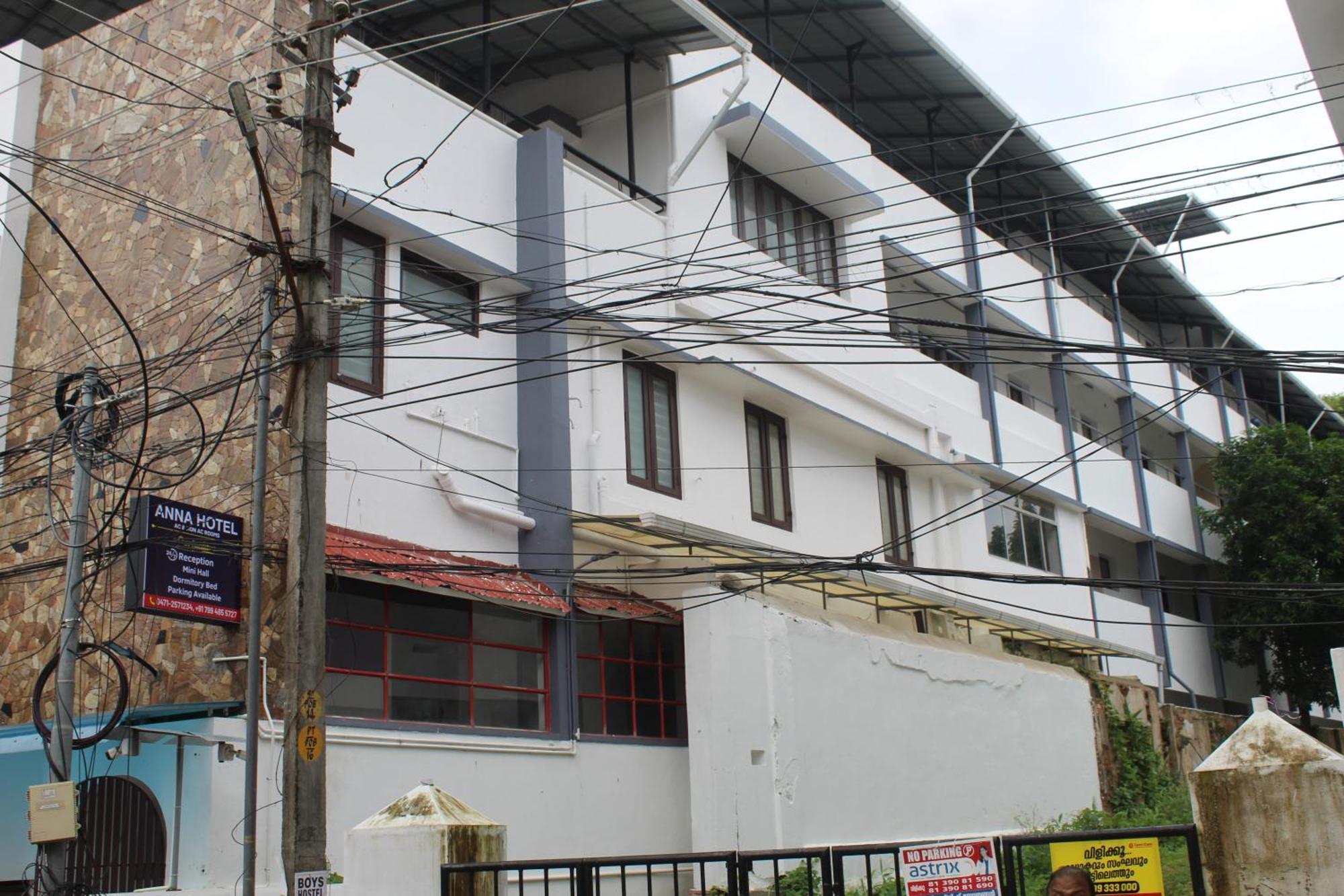 Anna Hotel Thiruvananthapuram Exteriör bild