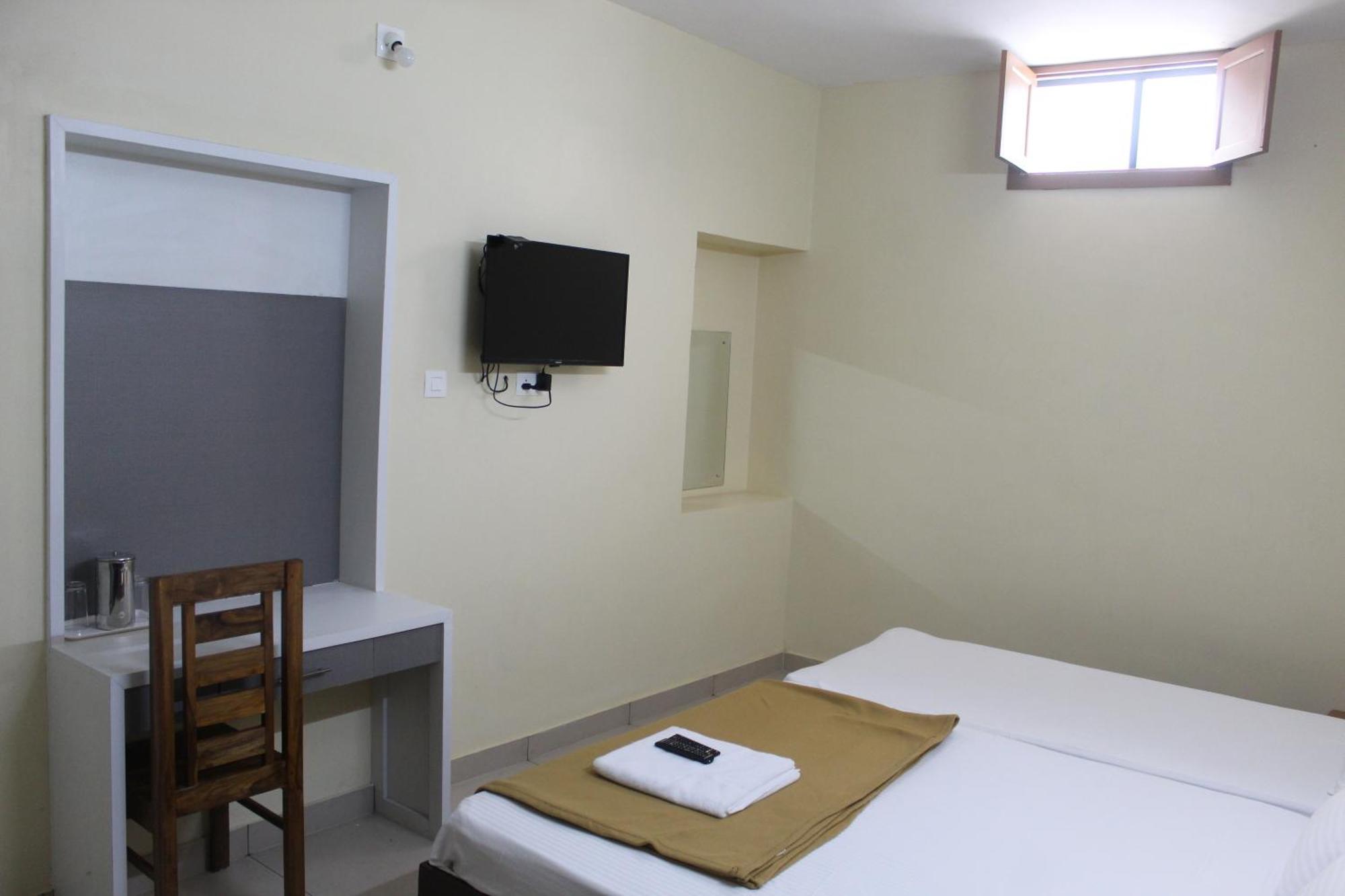 Anna Hotel Thiruvananthapuram Exteriör bild