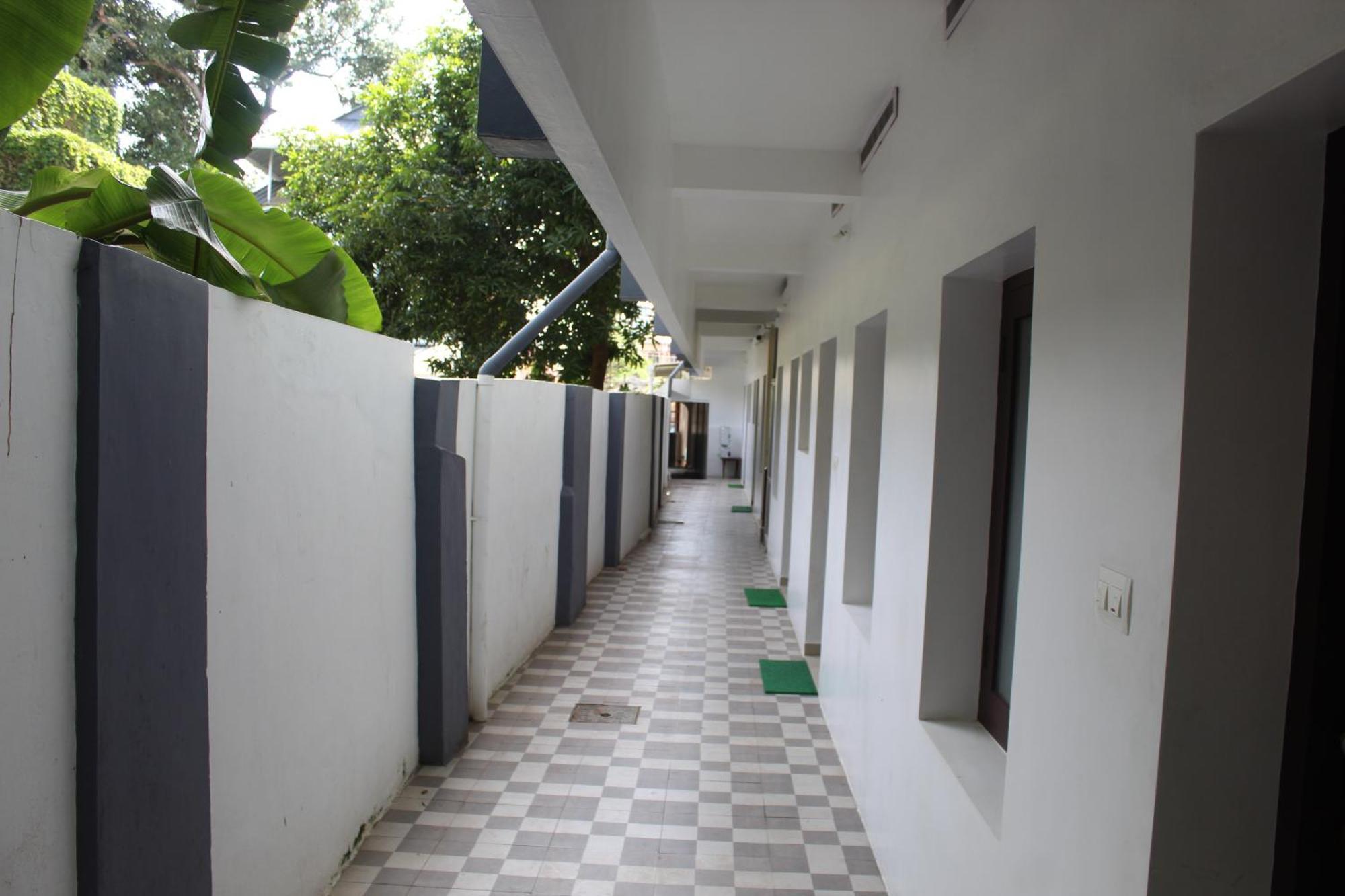 Anna Hotel Thiruvananthapuram Exteriör bild
