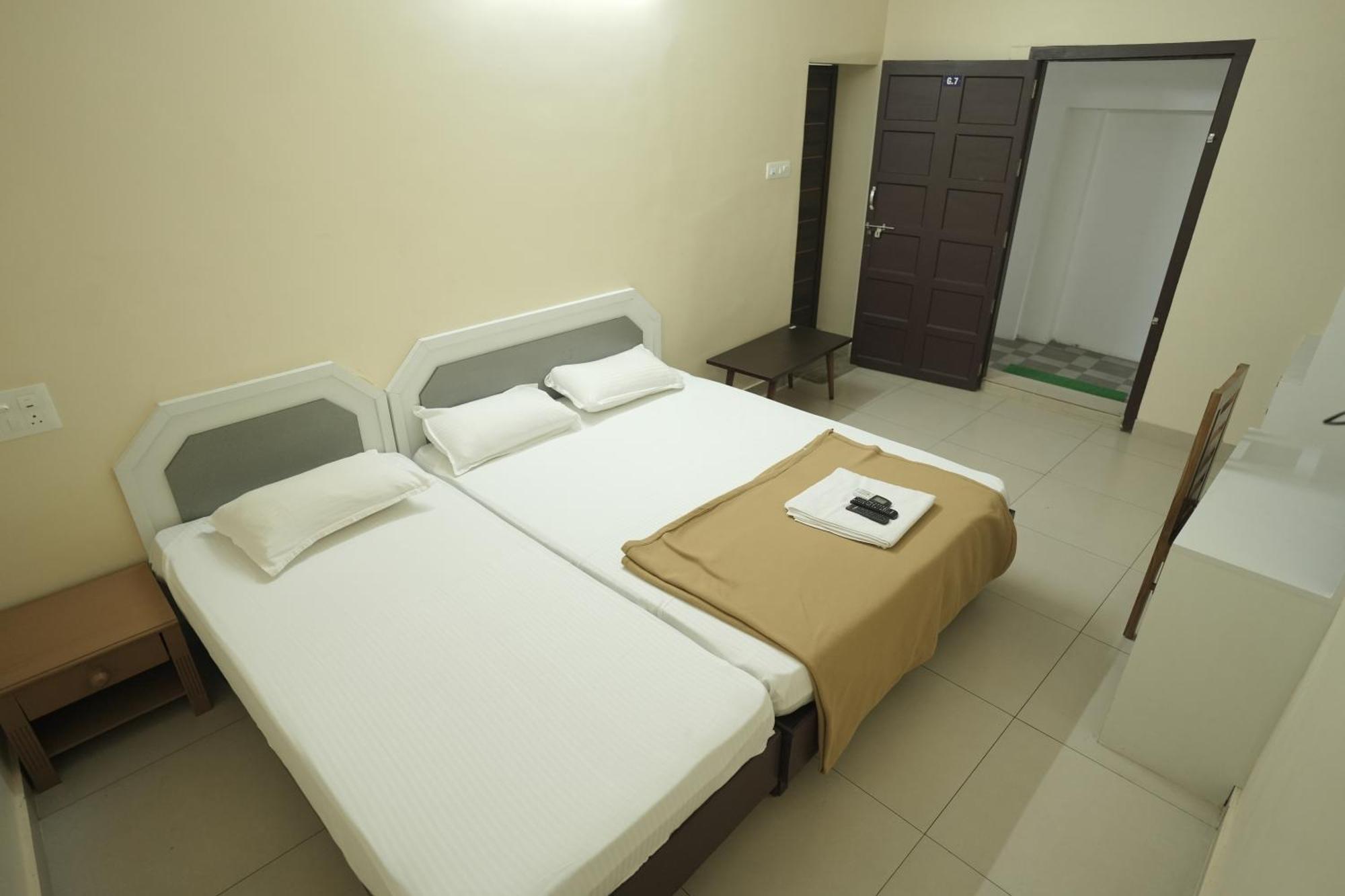 Anna Hotel Thiruvananthapuram Exteriör bild