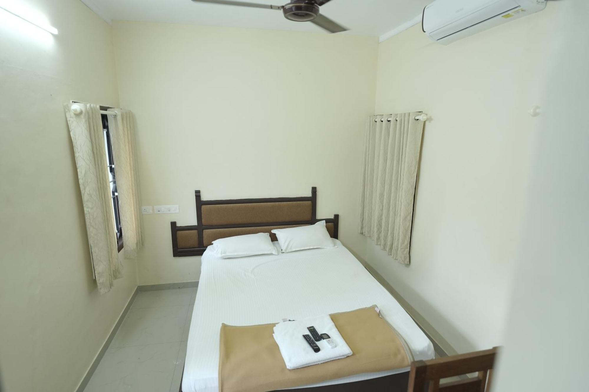Anna Hotel Thiruvananthapuram Exteriör bild
